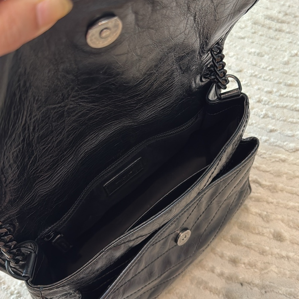 Yves Saint Laurent Niki medium Black on black lambskin Shoulder Bag - Picture 14 of 17